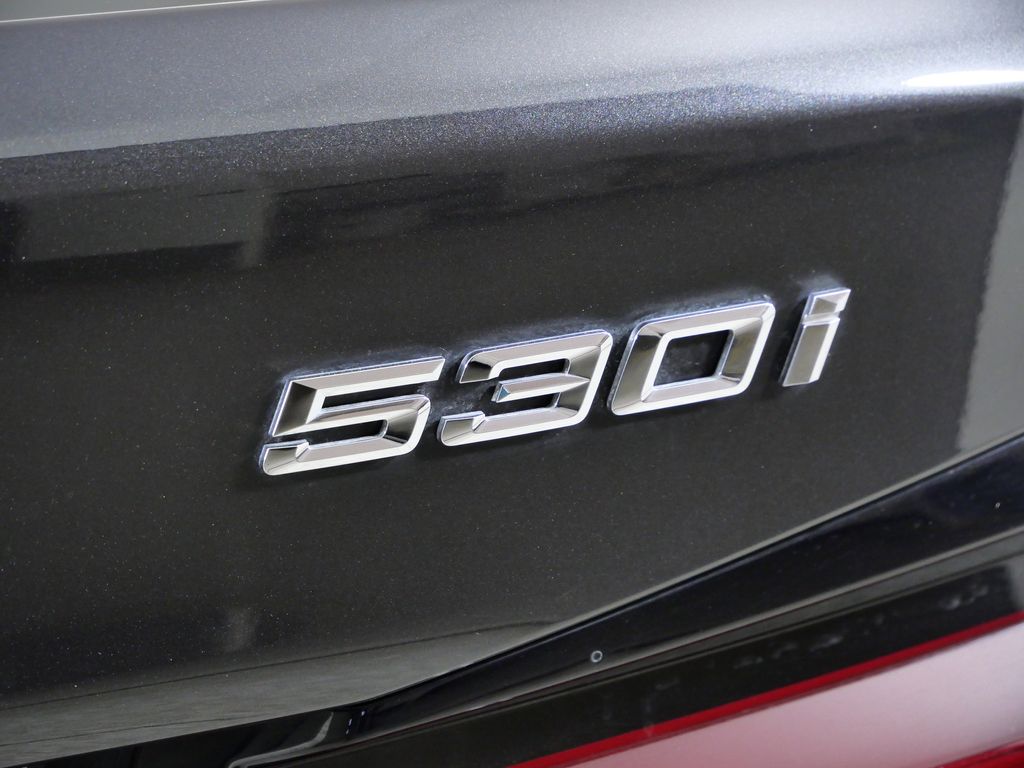 Thumbnail: 2021 BMW 5 Series - 13