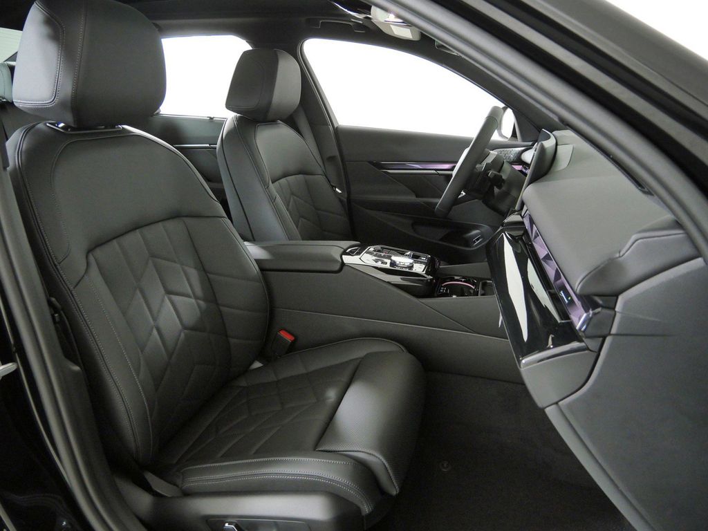 Thumbnail: 2027 BMW 5 Series - 22