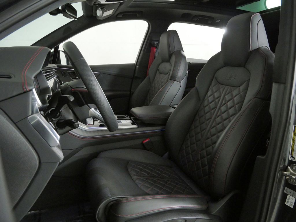Thumbnail: 2025 Audi SQ7 - 33