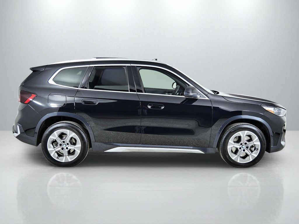 Thumbnail: 2025 BMW X1 - 10
