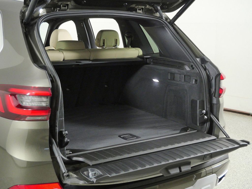 Thumbnail: 2021 BMW X5 - 28