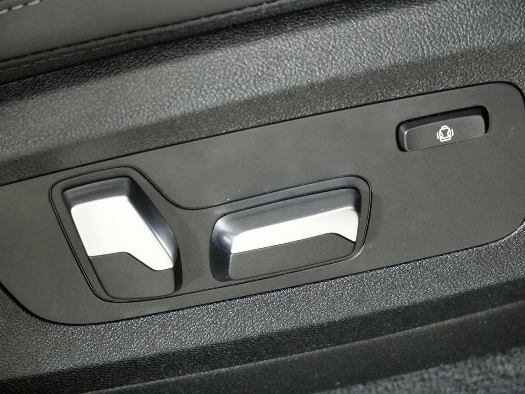 Thumbnail: 2023 BMW X5 - 27