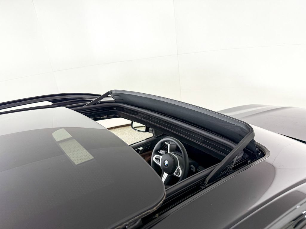 Thumbnail: 2026 BMW X7 - 21