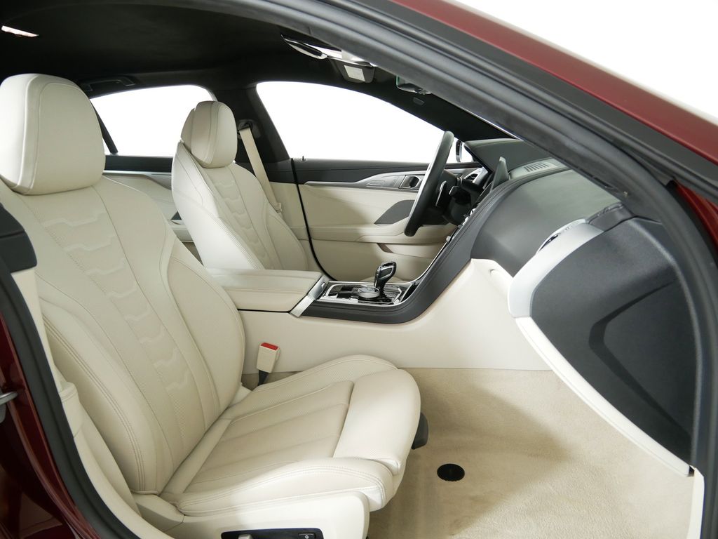 2022 BMW 8 Series M850i xDrive 24