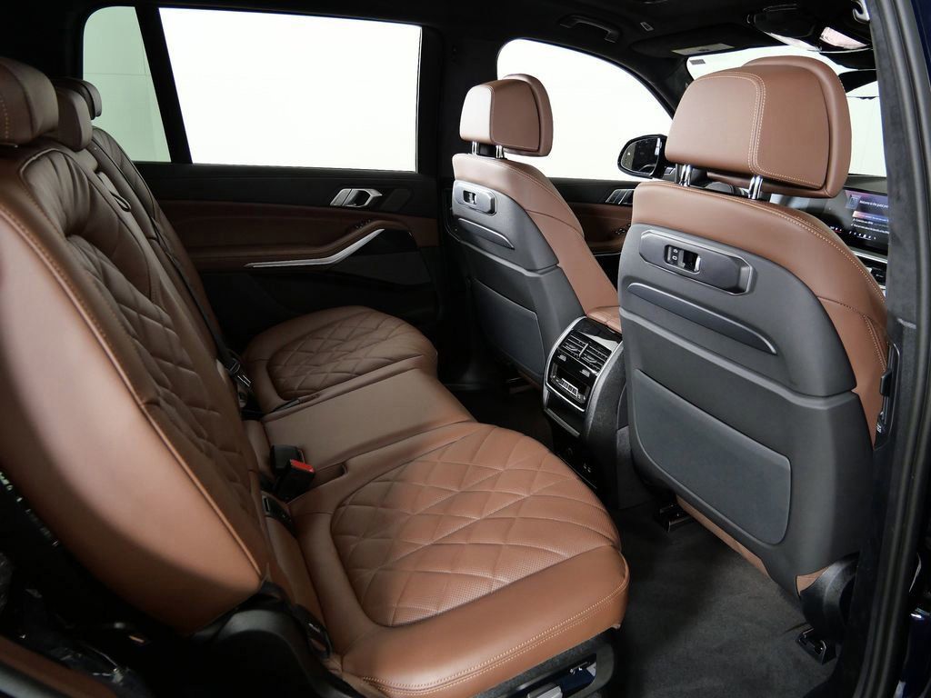 Thumbnail: 2026 BMW X7 - 27