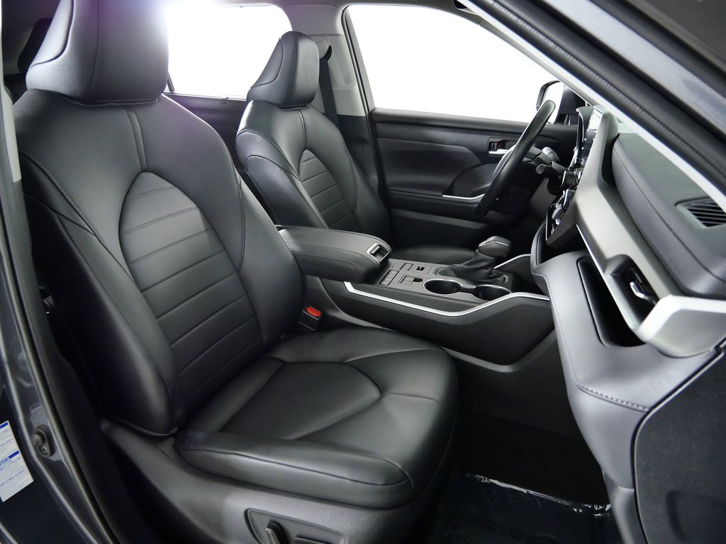 Thumbnail: 2020 Toyota Highlander - 22