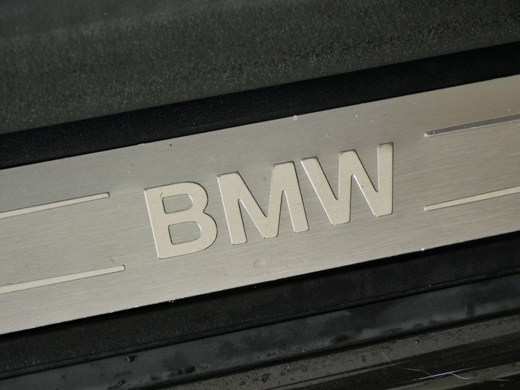 Thumbnail: 2021 BMW 5 Series - 24