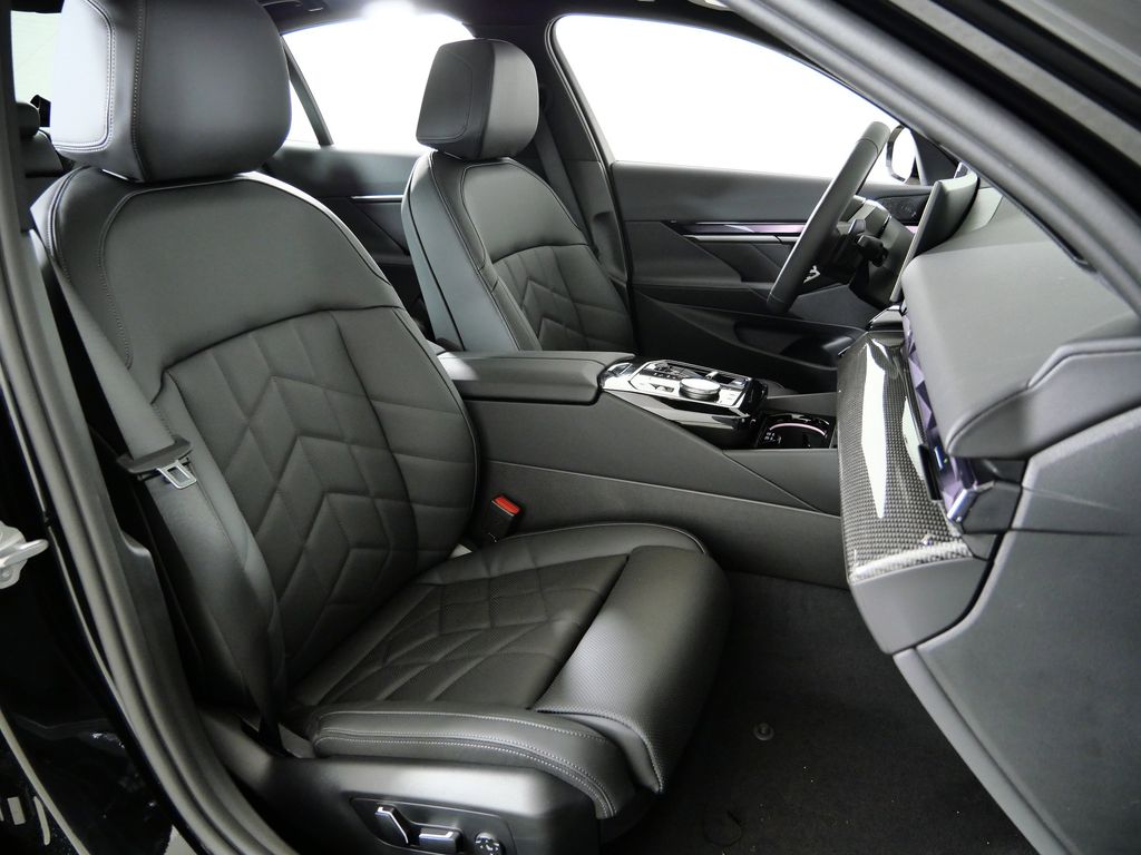 Thumbnail: 2026 BMW 5 Series - 22