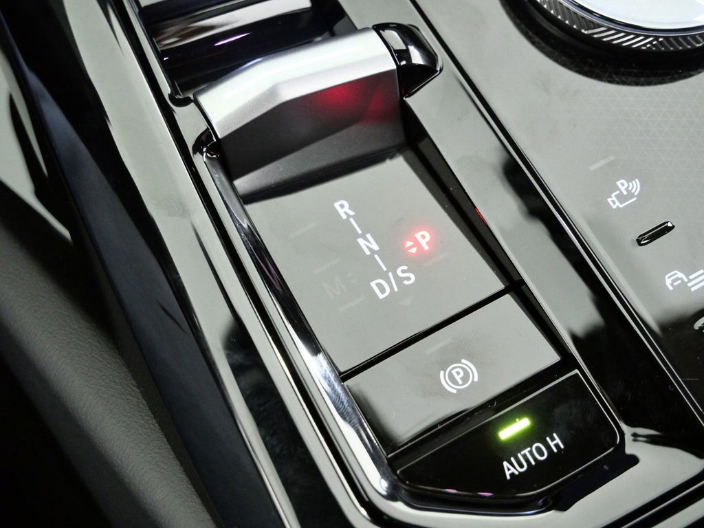 Thumbnail: 2026 BMW 5 Series - 45