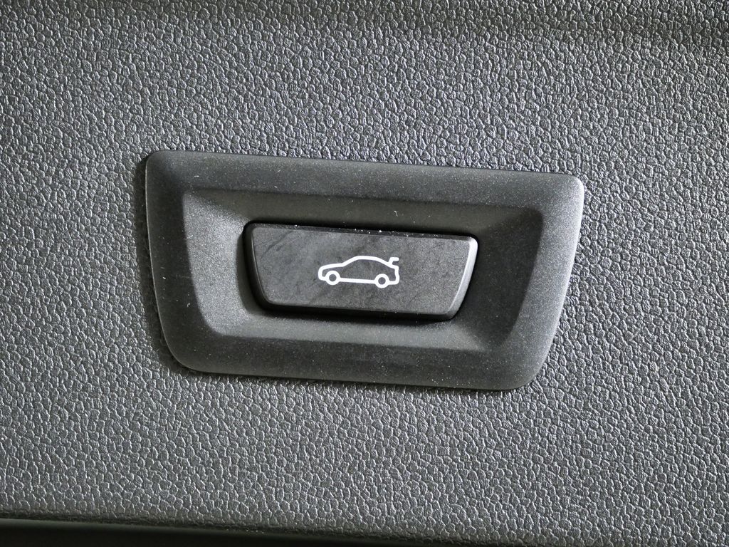 Thumbnail: 2023 BMW iX - 33