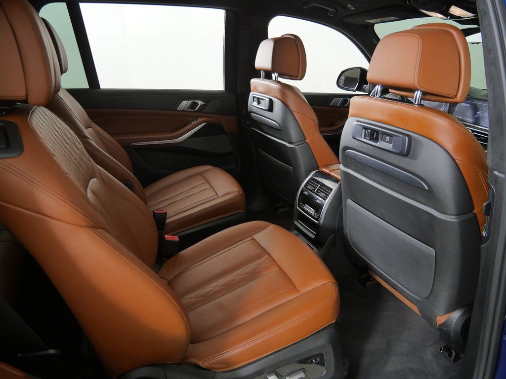 Thumbnail: 2021 BMW X7 - 26