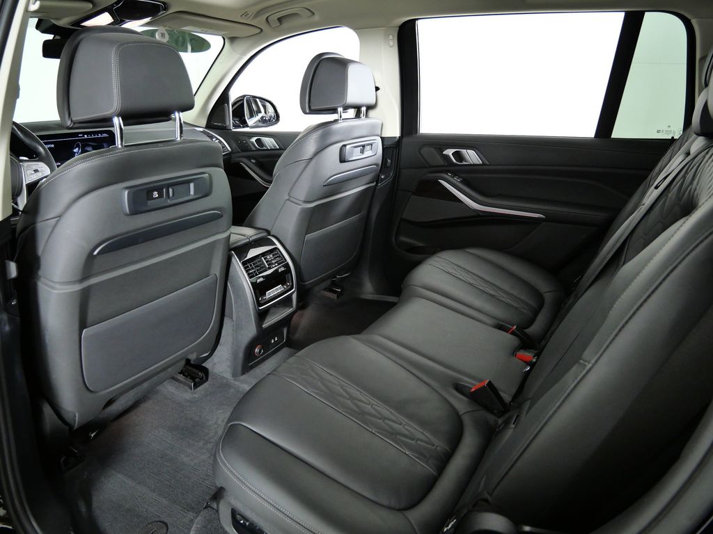 Thumbnail: 2020 BMW X7 - 32