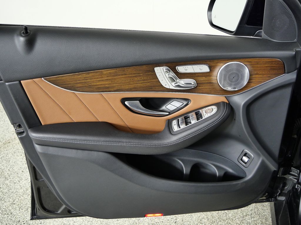 Thumbnail: 2021 Mercedes-Benz GLC - 33