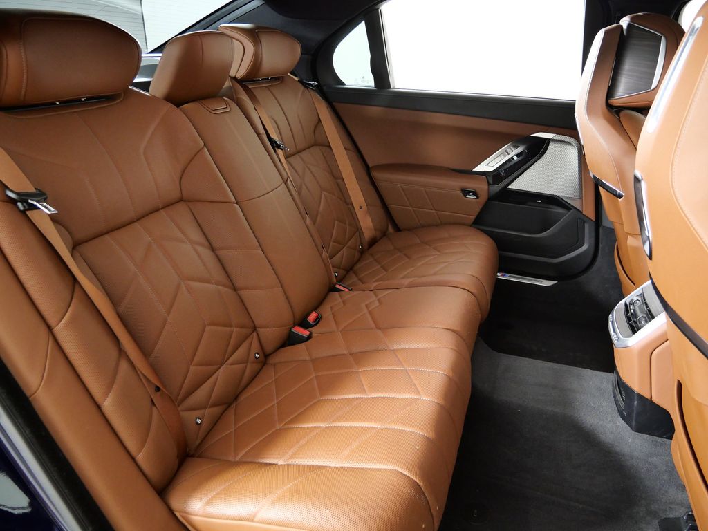 Thumbnail: 2023 BMW 7 Series - 32