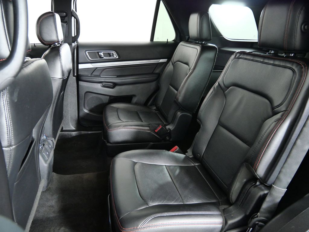 Thumbnail: 2016 Ford Explorer - 35