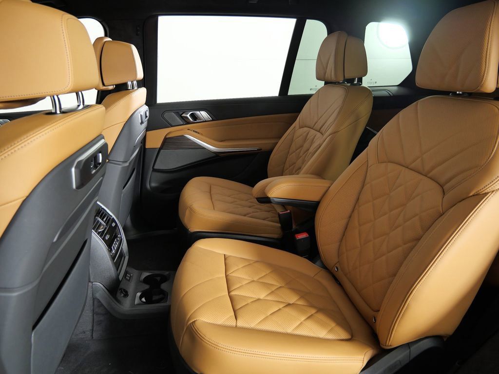 Thumbnail: 2026 BMW X7 - 37