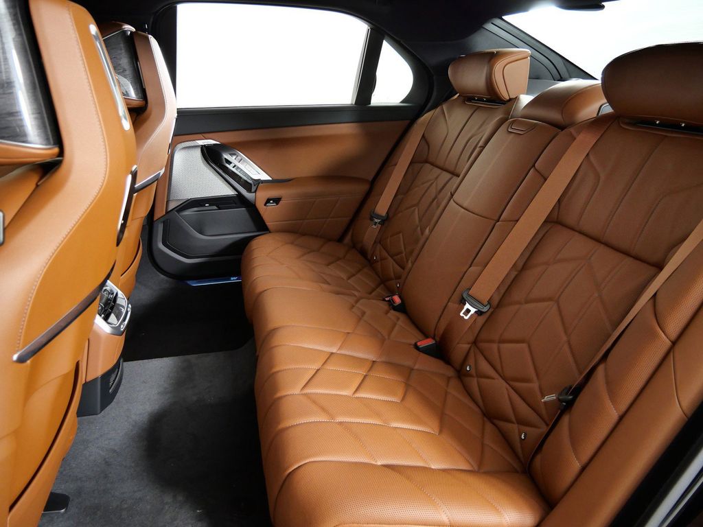 Thumbnail: 2026 BMW 7 Series - 32