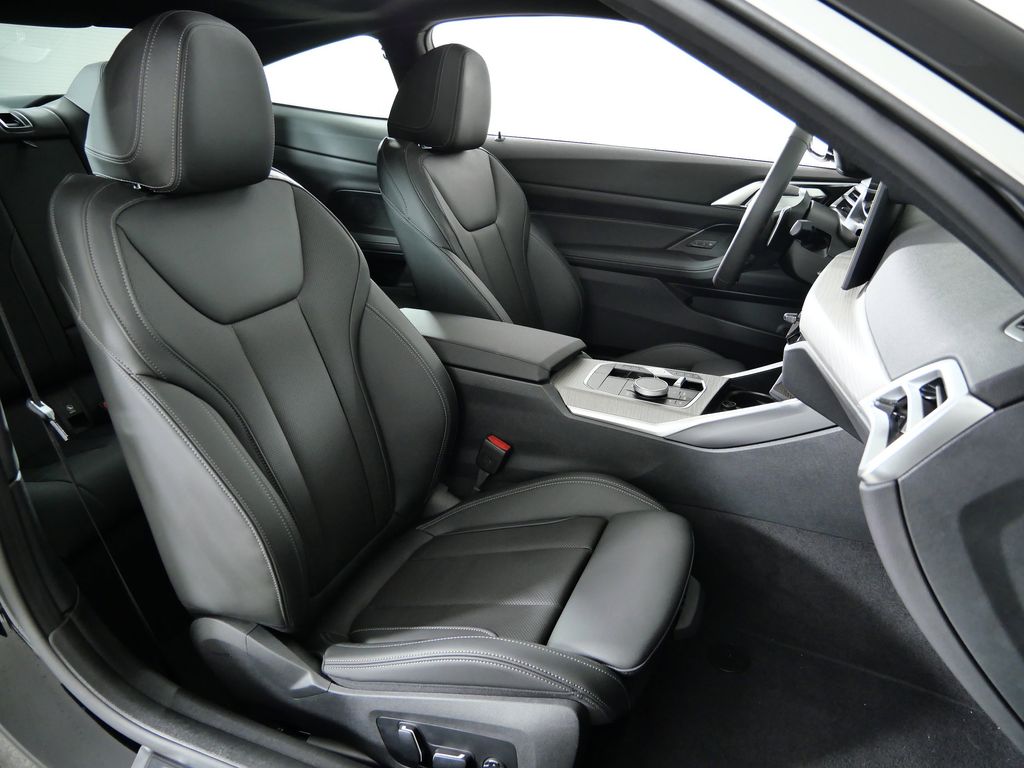 Thumbnail: 2025 BMW 4 Series - 21