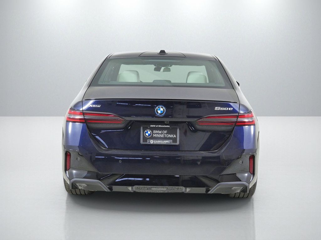 Thumbnail: 2027 BMW 5 Series - 10