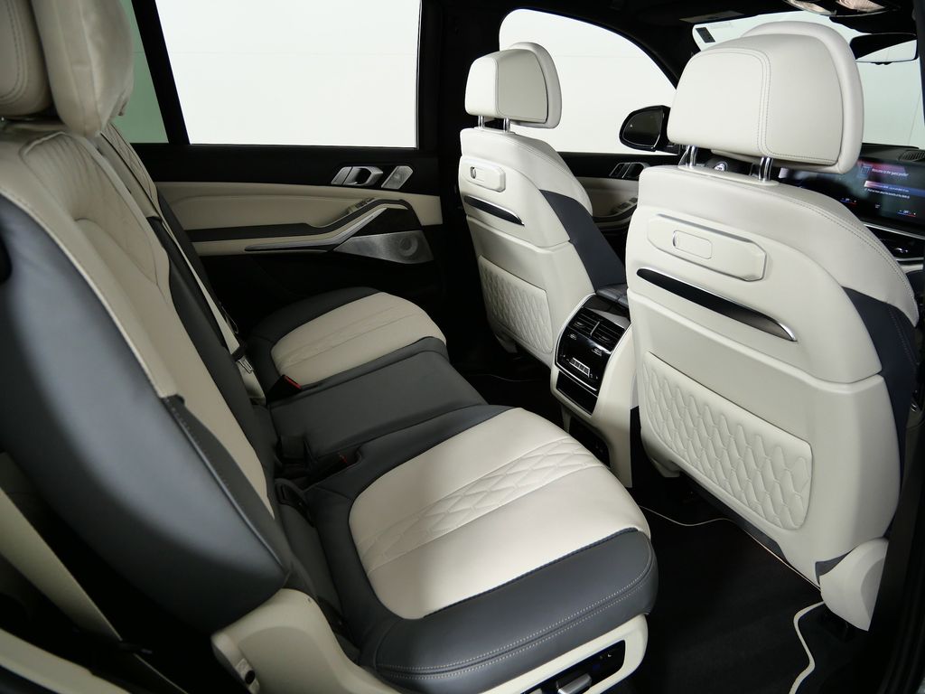 Thumbnail: 2023 BMW X7 - 31