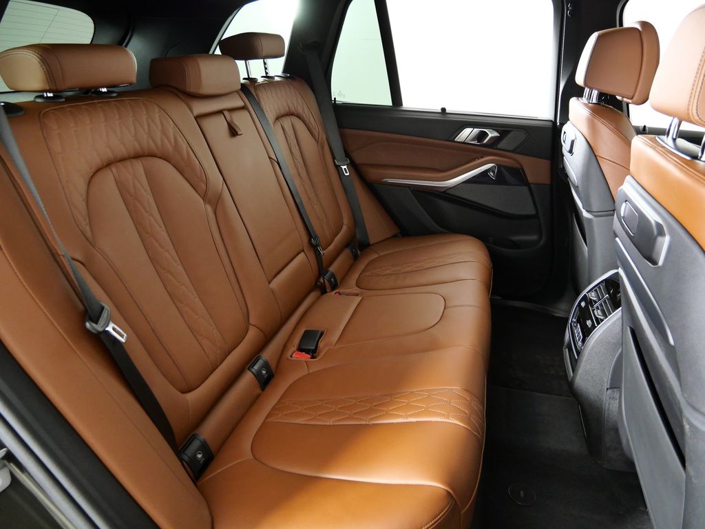 Thumbnail: 2025 BMW X5 - 32