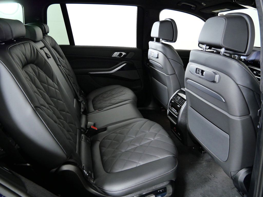 Thumbnail: 2026 BMW X7 - 26