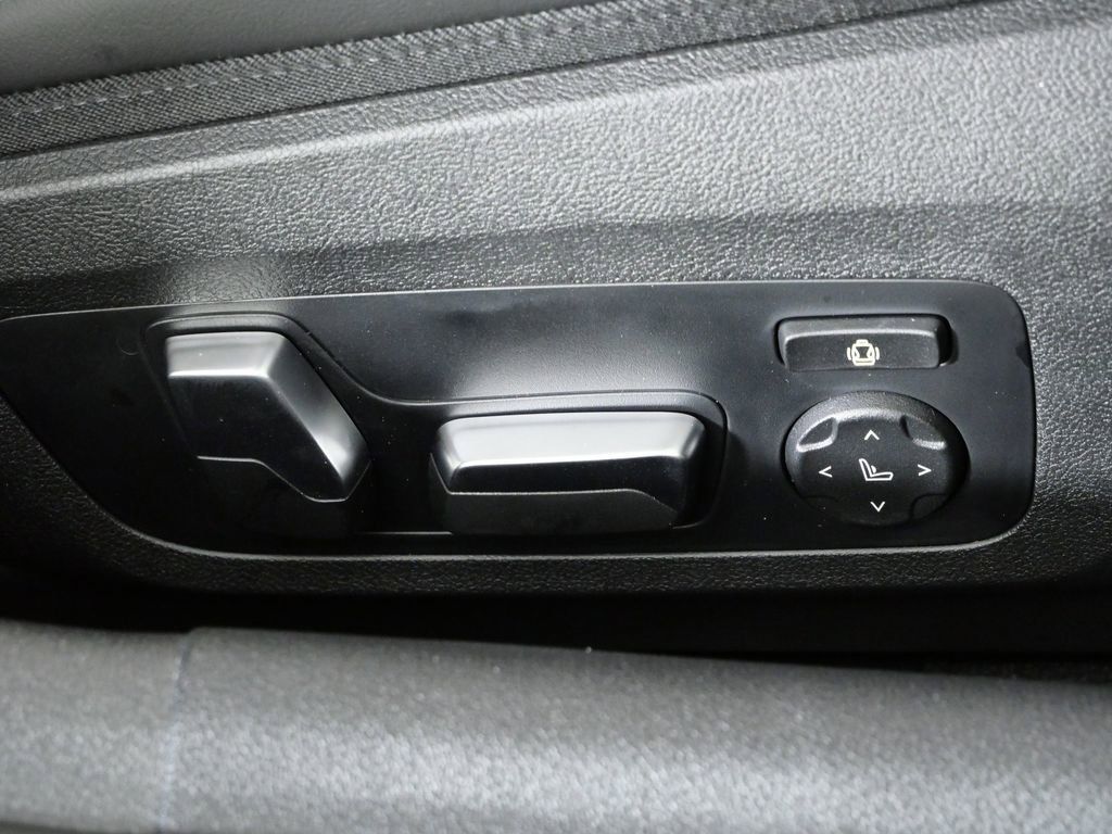 Thumbnail: 2026 BMW 8 Series - 24