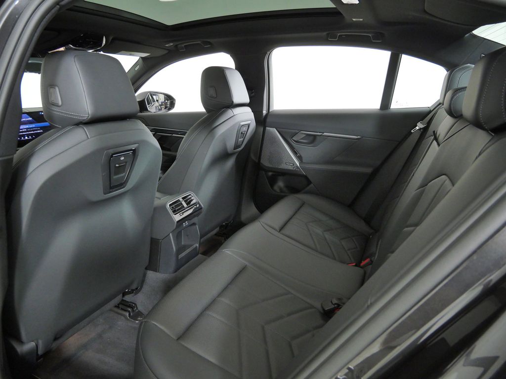 Thumbnail: 2026 BMW 5 Series - 34