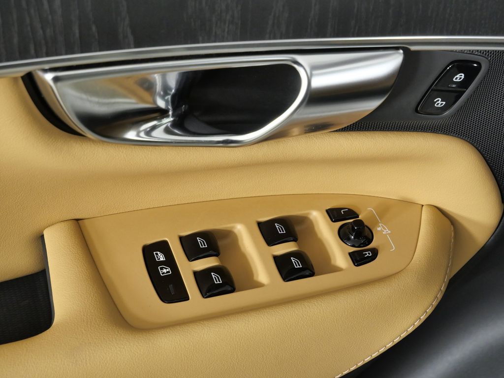 Thumbnail: 2024 Volvo XC90 - 36