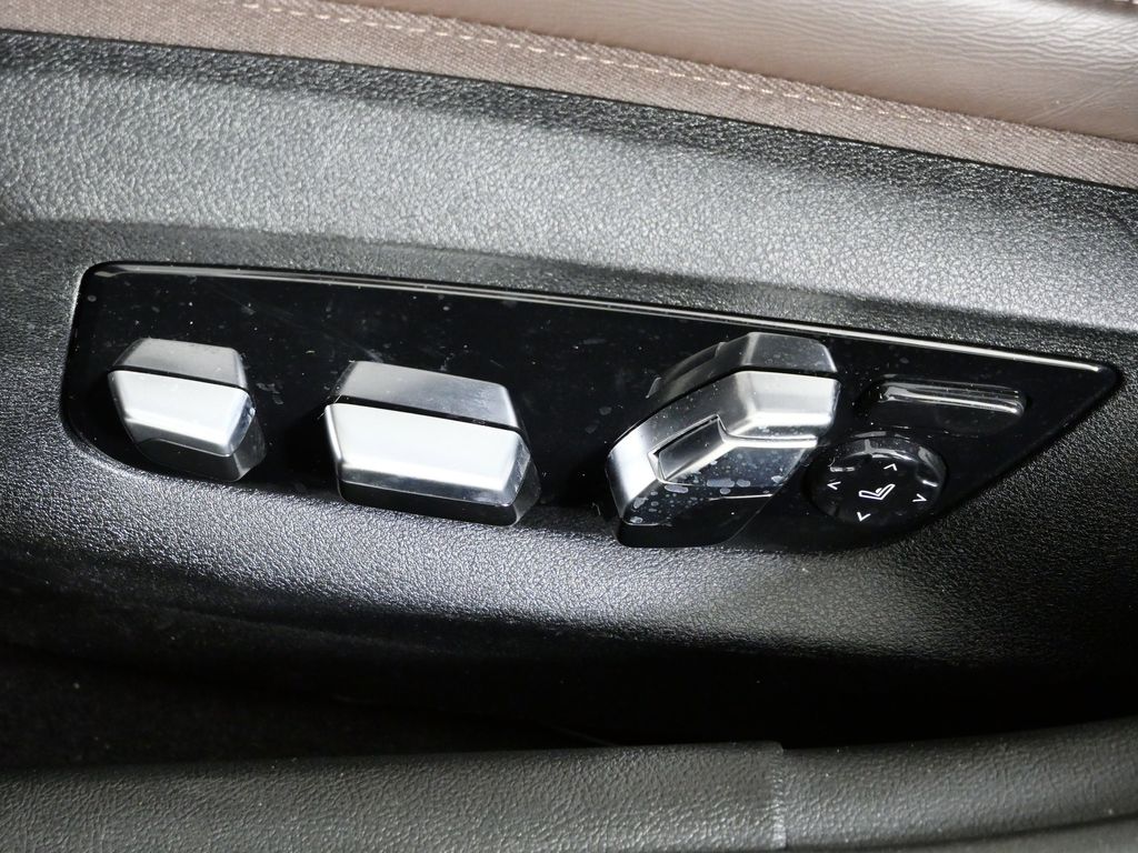 Thumbnail: 2023 BMW 5 Series - 43