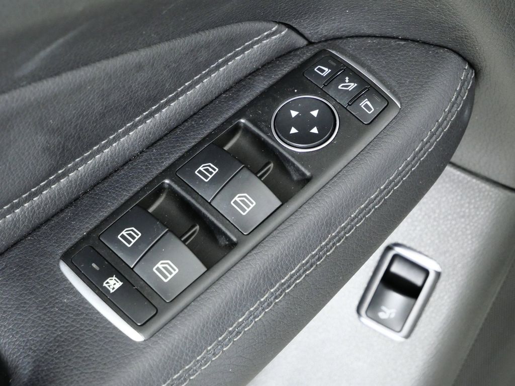 Thumbnail: 2017 Mercedes-Benz GLE - 36