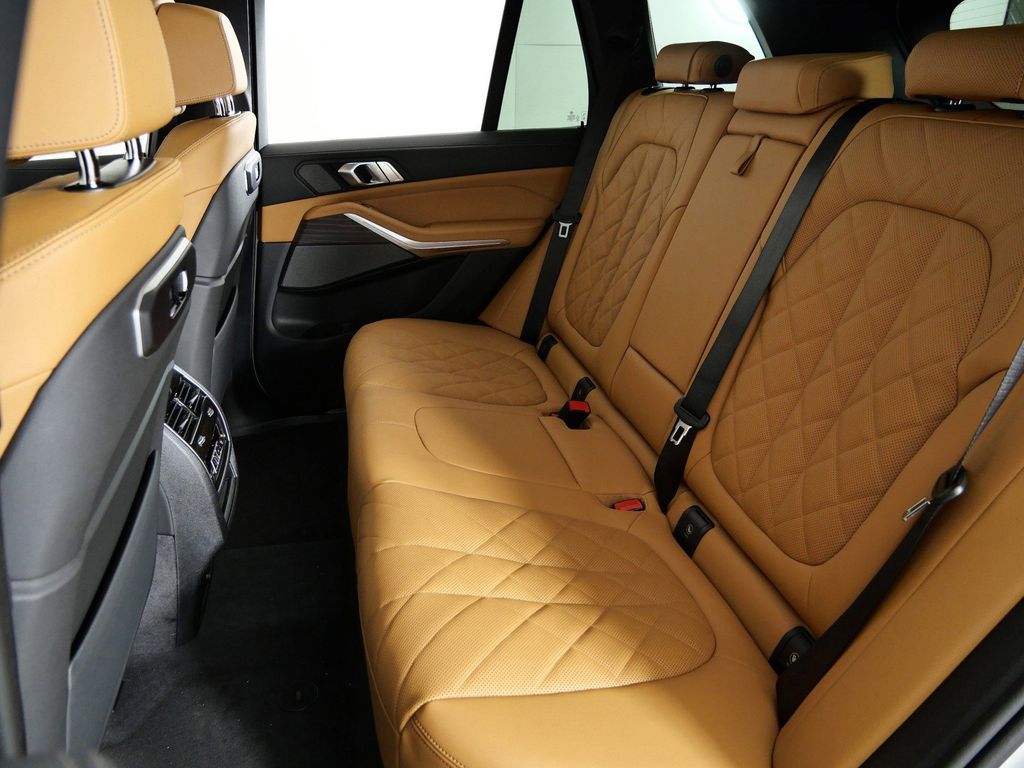 Thumbnail: 2026 BMW X5 - 33