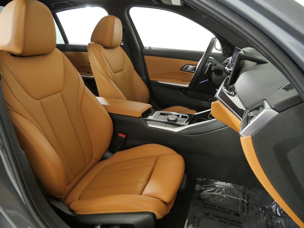 Thumbnail: 2023 BMW 3 Series - 21