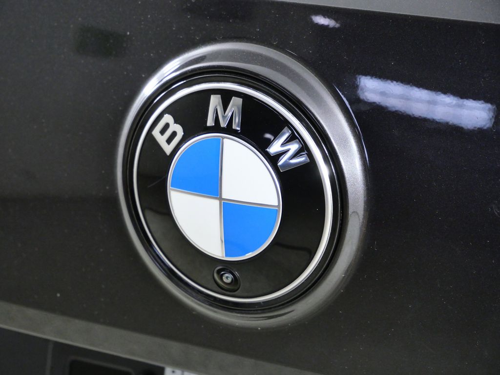 Thumbnail: 2026 BMW iX - 11