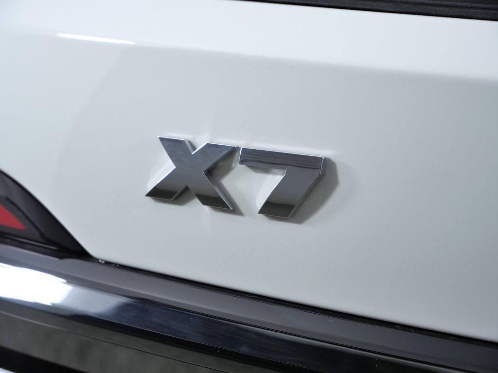 Thumbnail: 2026 BMW X7 - 13