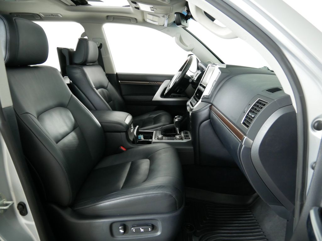 Thumbnail: 2016 Toyota Land Cruiser - 21