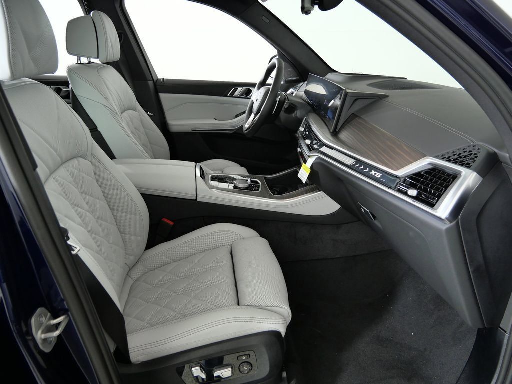 Thumbnail: 2026 BMW X5 - 22