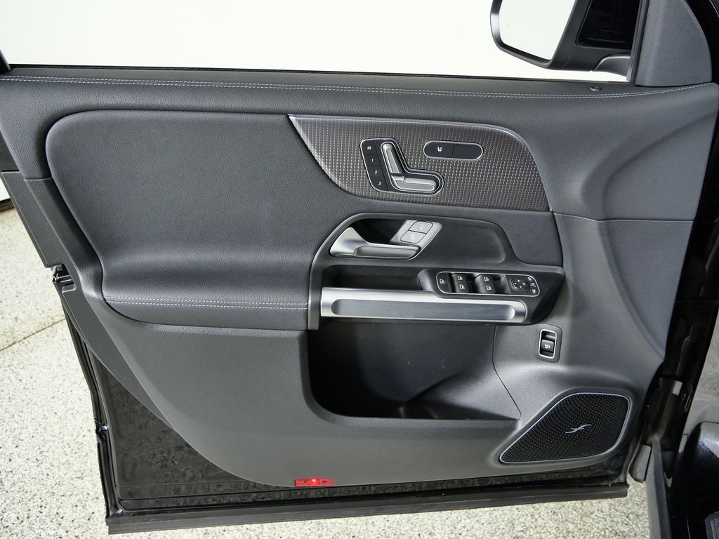 Thumbnail: 2022 Mercedes-Benz EQB - 33