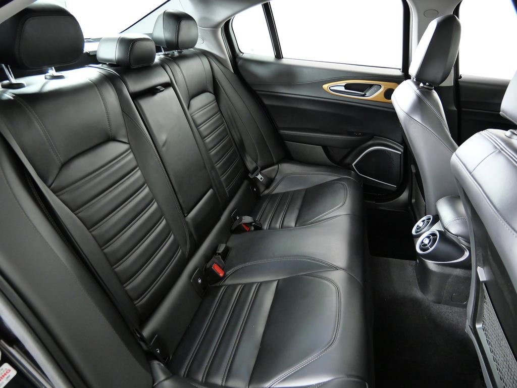 Thumbnail: 2017 Alfa Romeo Giulia - 27