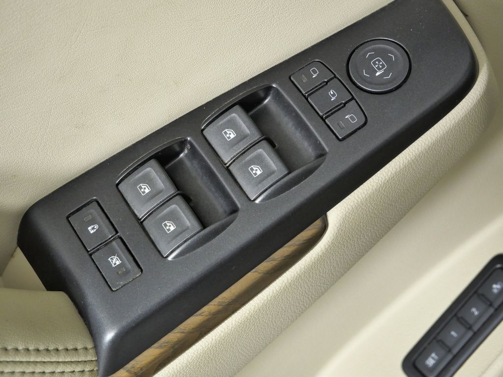 Thumbnail: 2018 GMC Yukon XL - 37