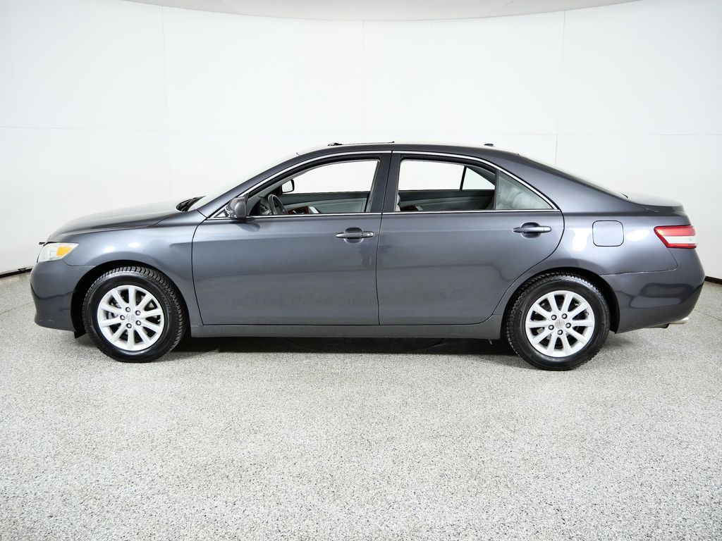 Thumbnail: 2011 Toyota Camry - 16