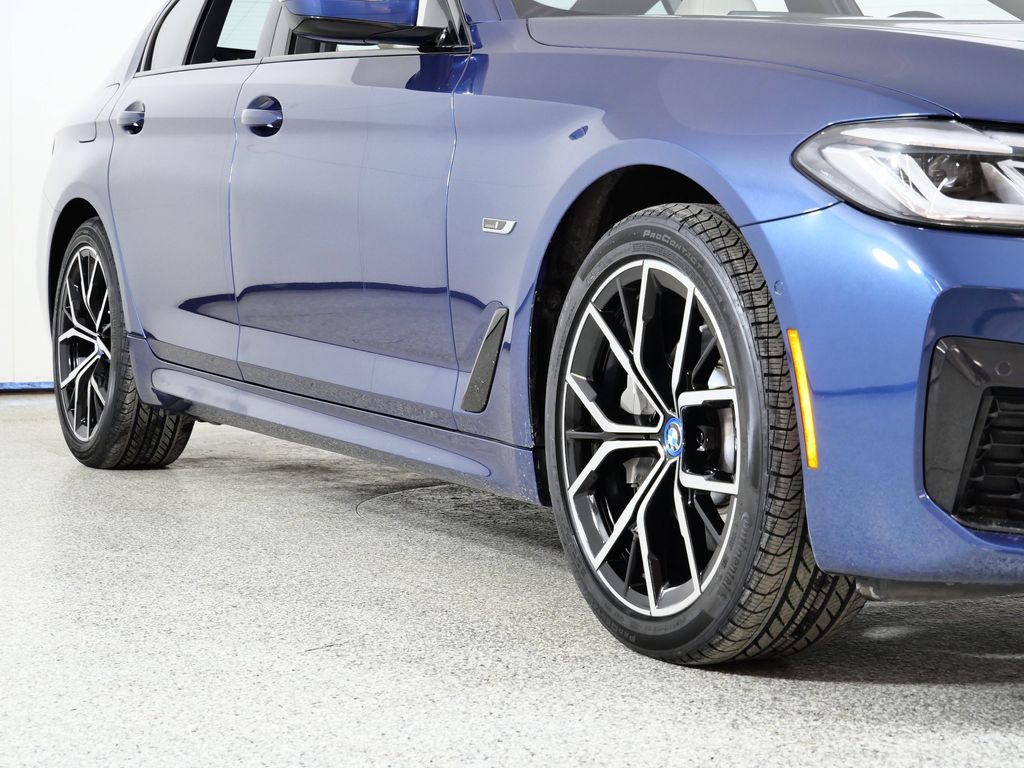 Thumbnail: 2023 BMW 5 Series - 8