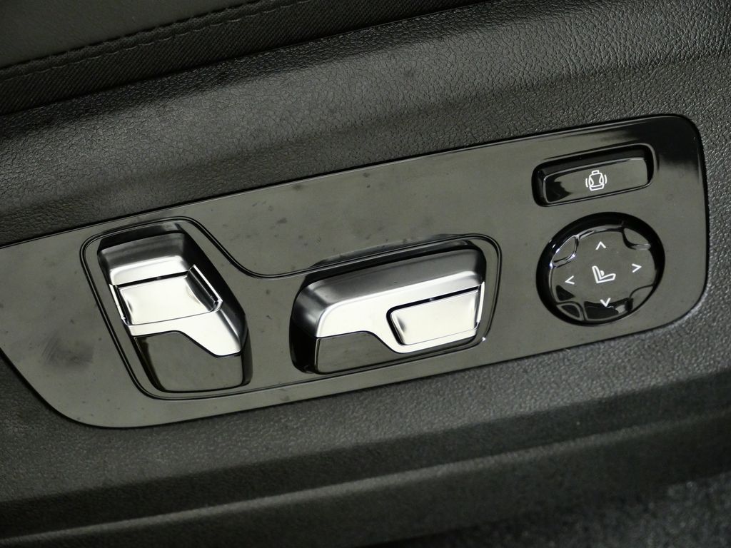 Thumbnail: 2026 BMW X7 - 22