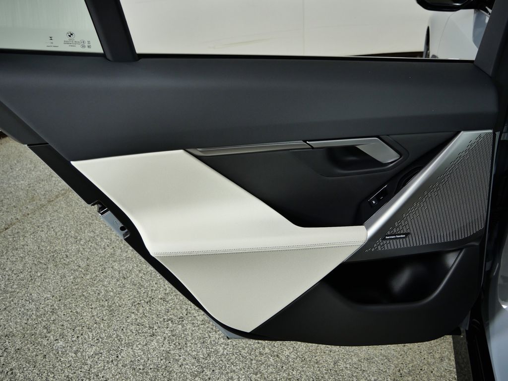 Thumbnail: 2026 BMW 5 Series - 28