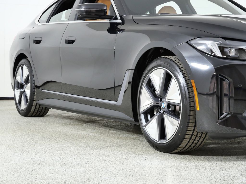 Thumbnail: 2026 BMW i4 - 6