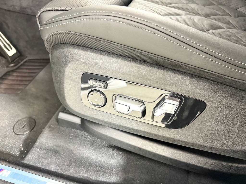 Thumbnail: 2026 BMW X7 - 37