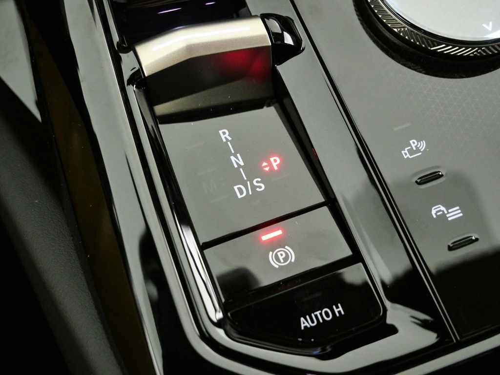 Thumbnail: 2026 BMW 5 Series - 46