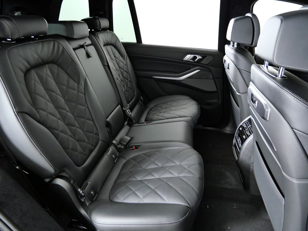 Thumbnail: 2026 BMW X7 - 27