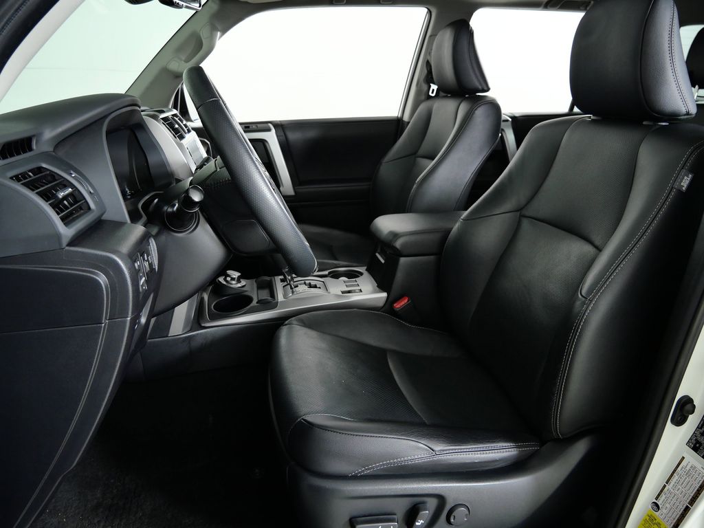 Thumbnail: 2022 Toyota 4Runner - 33