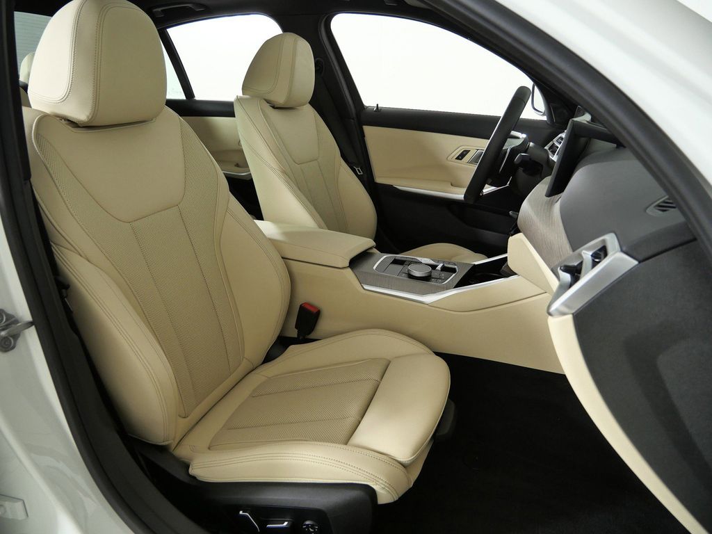 Thumbnail: 2025 BMW 3 Series - 25